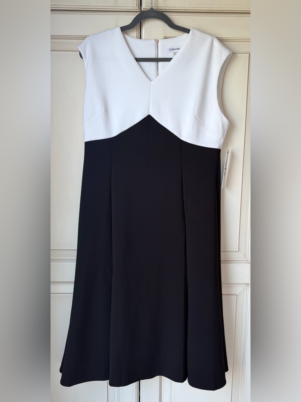 NWT Calvin Klein Black and White Colorblock Dress. Sz 14.